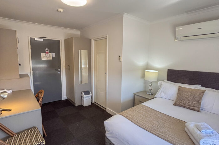 rooms in 4 Star Hotel parkes nsw