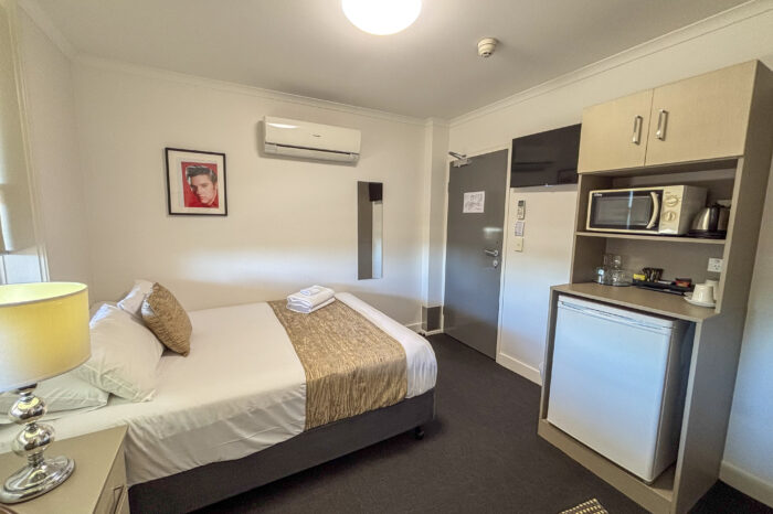rooms in 4 Star Hotel parkes nsw