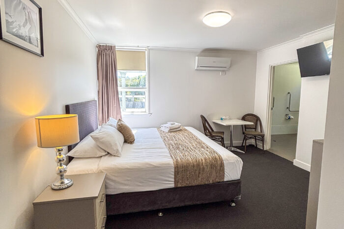 rooms in 4 Star Hotel parkes nsw