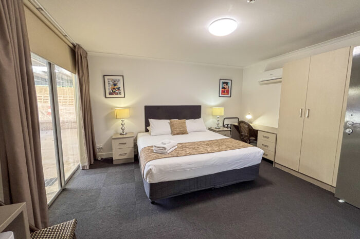 rooms in 4 Star Hotel parkes nsw