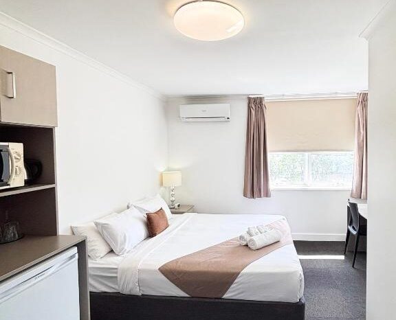 king room in 4 Star Hotel parkes nsw