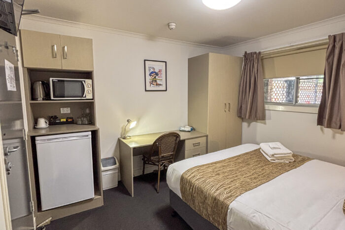 rooms in 4 Star Hotel parkes nsw