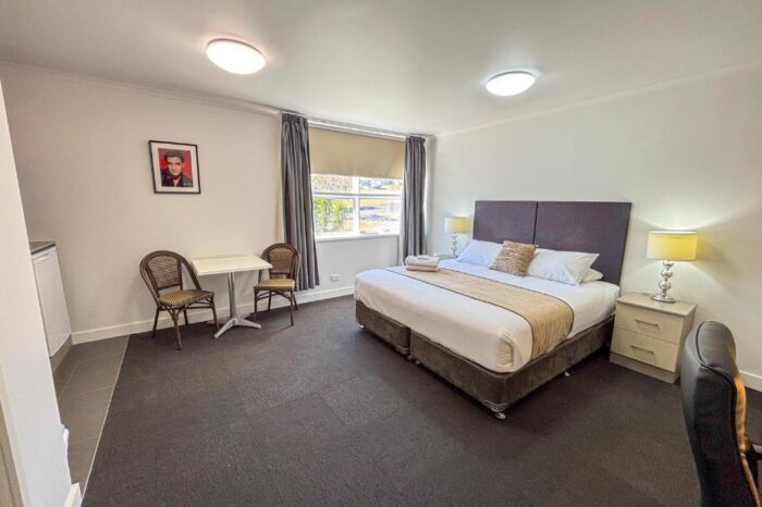 rooms in 4 Star Hotel parkes nsw