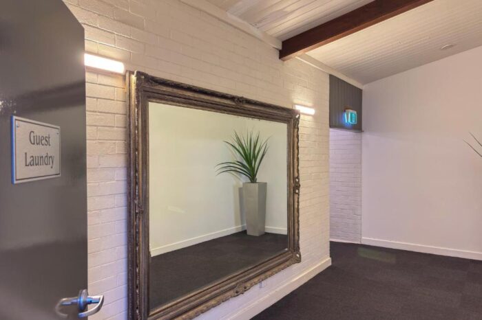 washroom in 4 Star Hotel parkes nsw